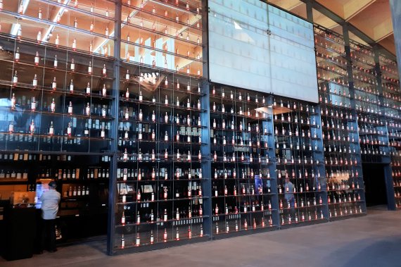 The spectacular "Whisky Wall" in the new Macallan Distillery visitor centre